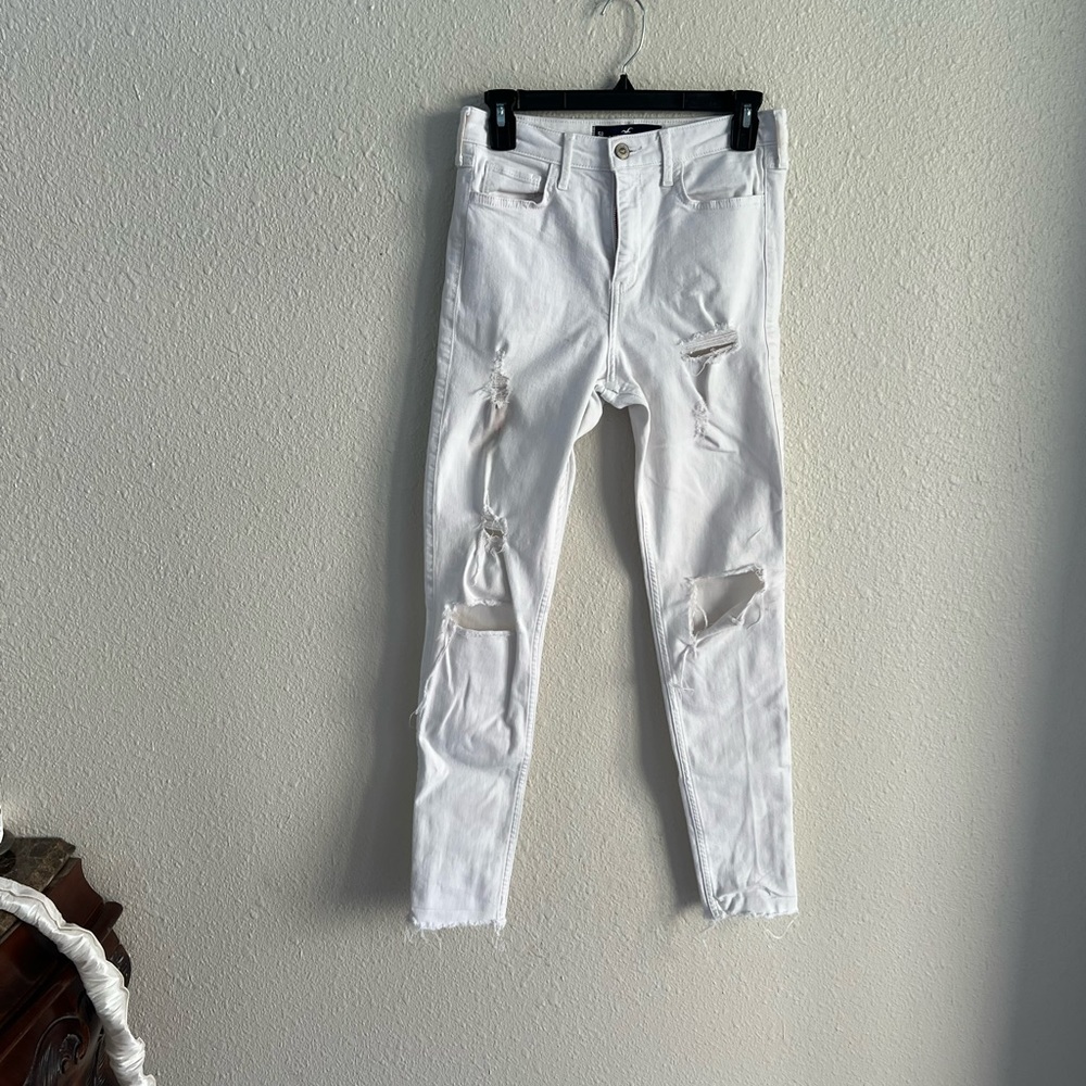 White High Rise Super Skinny Jeans 
Hollister
Size: 5R